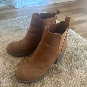 Dirty Laundry Platform Chelsea Boots brown